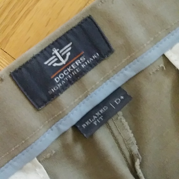 Dockers signature khaki relaxed fit 36 waist 32 inseam 100% cotton - Picture 3 of 7